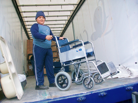 This wheel chair just came in the nic of time, for Zoltan, this little boys Grand Father